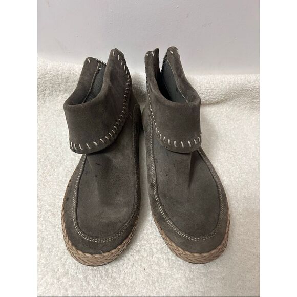 UGG - Womens Varney moccasin ankle Boots size 7 - Picture 2 of 7